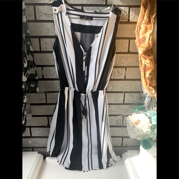 Dynamite casual dress - Picture 1 of 6